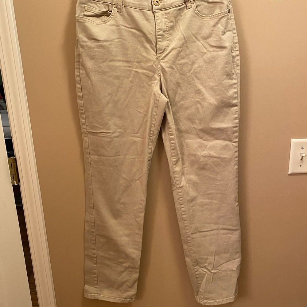 Bandolino Jeans. Size 12. NWOT.$19.90